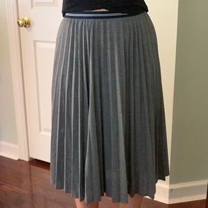 Grey pleated Tommy Hilfiger skirt